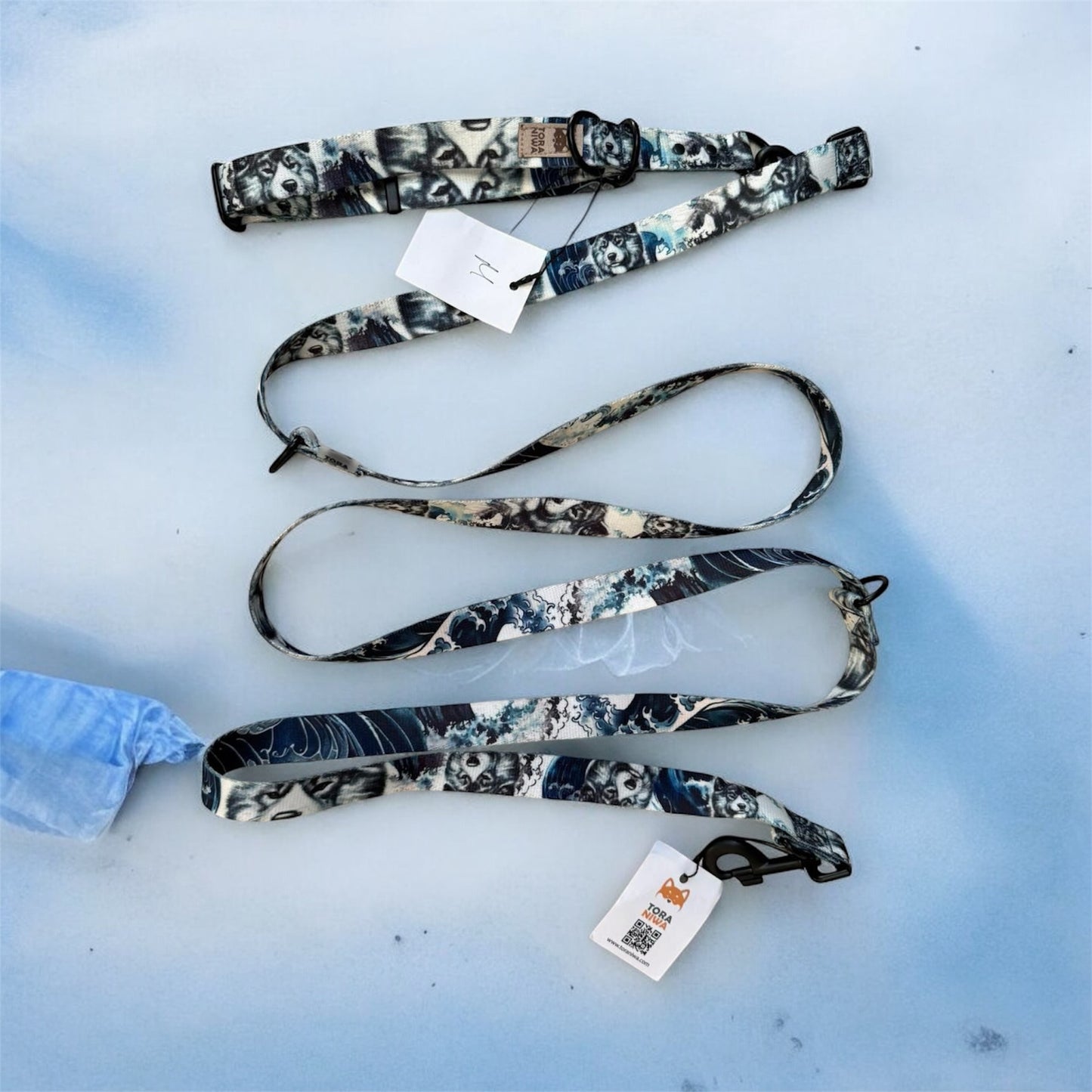 adjustable lead 250cm & collar medium Akita Wave 2.5cm wide